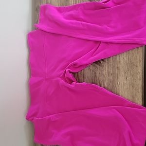HOT PINK LULULEMON LEGGINGS